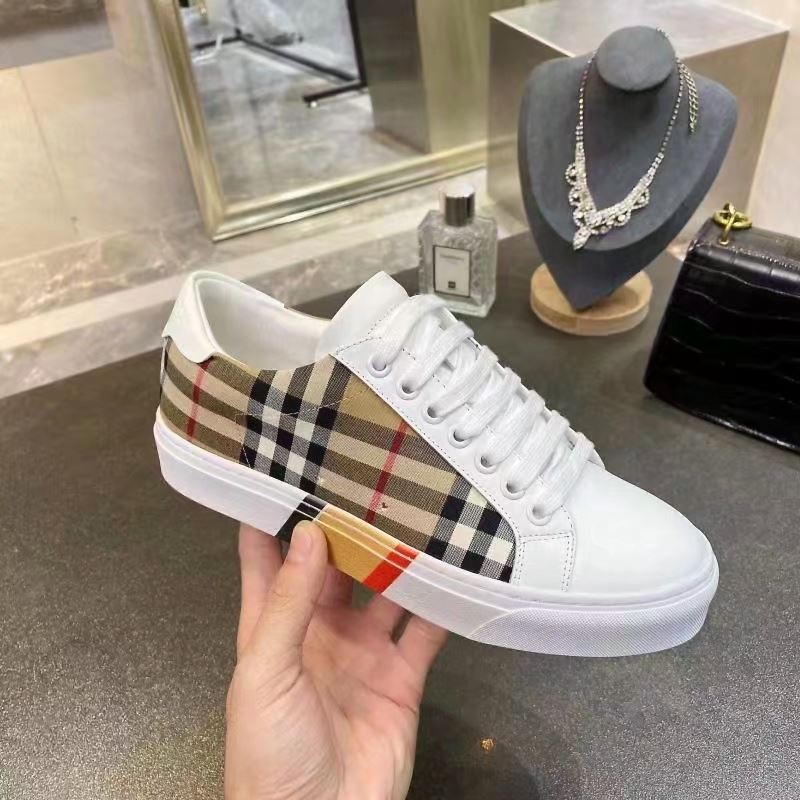 Burberry Low Shoes